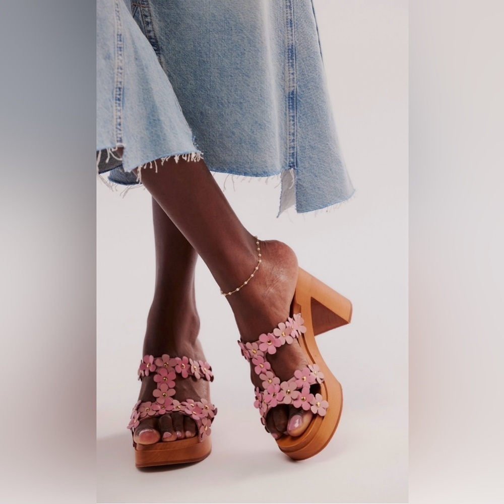 Anthropologie Swedish Hasbeens Petal Heels Size 40 EU or 9-9.5 US NEW